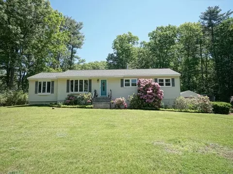 1 Marblehead Rd, Windham, NH 03087