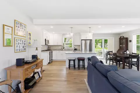 Entry Way - 2 Juniper Dr, Dover, NH 03820 photo 1 of 3