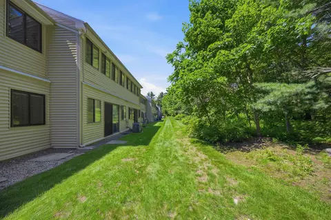 Exterior - 10 Hampton Towne Est, Hampton, NH 03842 photo 7 of 10