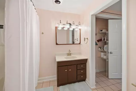 Bath - 10 Hampton Towne Est, Hampton, NH 03842 photo 2 of 3