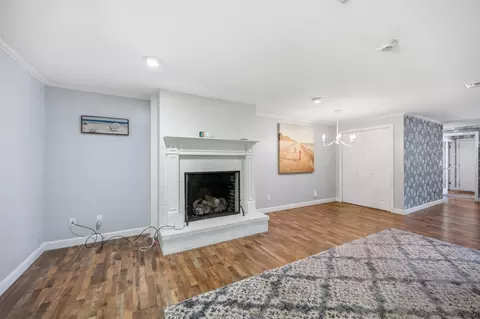 Living - 10 Hampton Towne Est, Hampton, NH 03842 photo 2 of 6