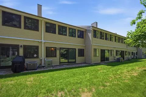 Exterior - 10 Hampton Towne Est, Hampton, NH 03842 photo 6 of 10
