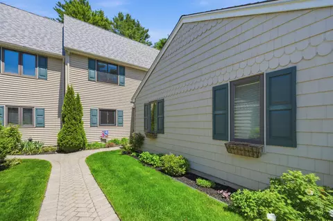Exterior - 10 Hampton Towne Est, Hampton, NH 03842 photo 9 of 10