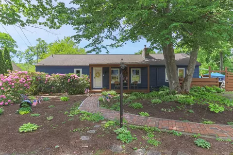 17 Island Pond Rd, Hampstead, NH 03841