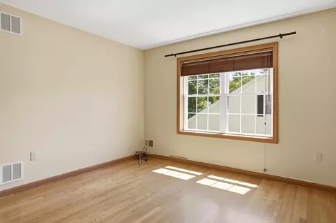 Bedroom - 6 Meadowood Dr, Exeter, NH 03833 photo 4 of 5