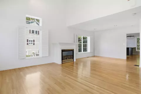 Living - 6 Meadowood Dr, Exeter, NH 03833 photo 7 of 13