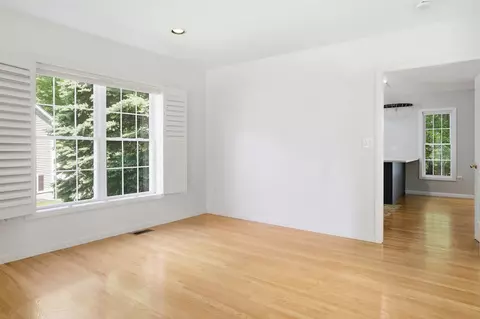 Living - 6 Meadowood Dr, Exeter, NH 03833 photo 9 of 13