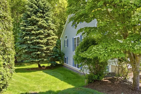 Exterior - 6 Meadowood Dr, Exeter, NH 03833 photo 5 of 7