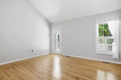 Living - 6 Meadowood Dr, Exeter, NH 03833 photo 11 of 13