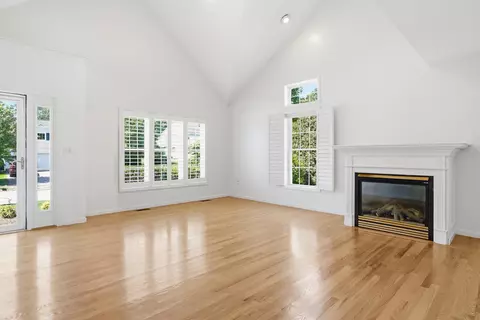 Living - 6 Meadowood Dr, Exeter, NH 03833 photo 6 of 13