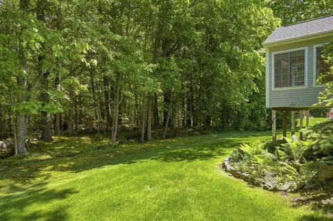 Exterior - 6 Meadowood Dr, Exeter, NH 03833 photo 6 of 7