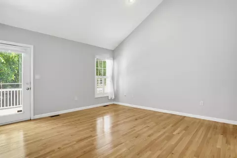 Living - 6 Meadowood Dr, Exeter, NH 03833 photo 10 of 13