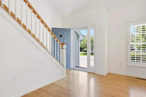 Entry Way - 6 Meadowood Dr, Exeter, NH 03833 photo 1 of 2
