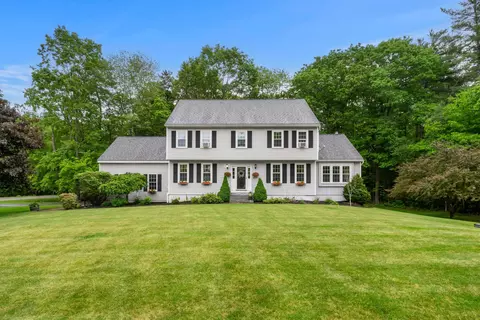 44 Brickyard Dr, Litchfield, NH 03052