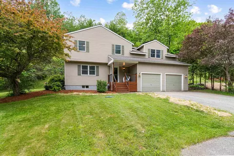 697 E Hill Rd, Richmond, VT 05477