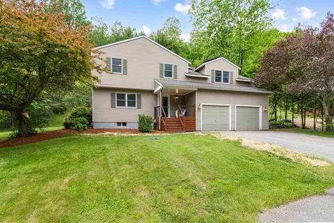 697 E Hill Rd, Richmond, VT 05477