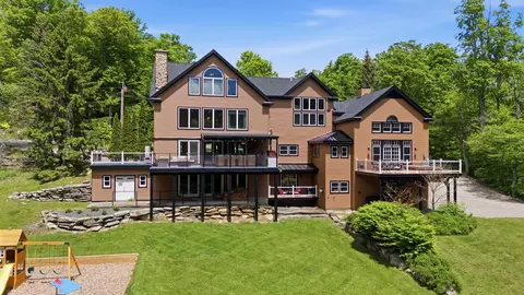 27 Mountain View Rd, Winhall, VT 05340