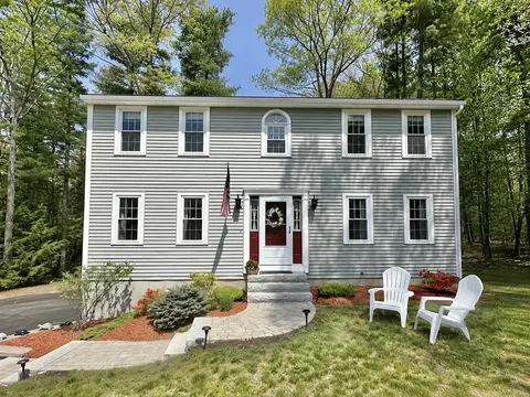 30 Royal Ln, Londonderry, NH 03053