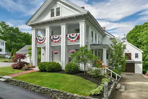 153 N Main St, Wolfeboro, NH 03894