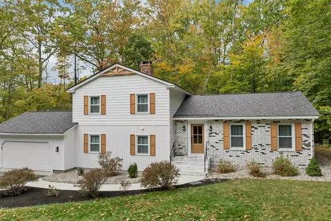 7 Loon St, Wolfeboro, NH 03894