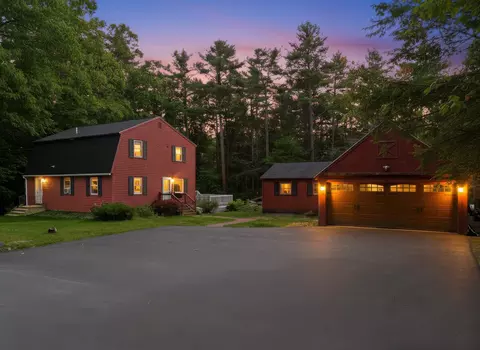 266 Main St, Sandown, NH 03873