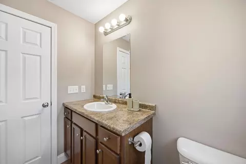 Bath - 317 University Cir, Hooksett, NH 03106 photo 2 of 5