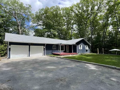 10 Bryan Ct, Rockingham, VT 05101