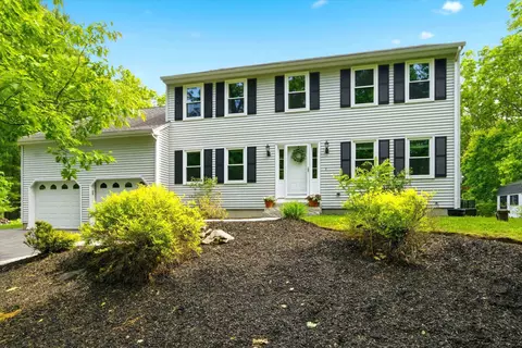 101 Ginger Dr, Goffstown, NH 03045