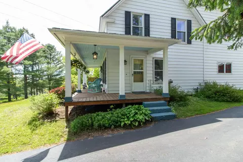 Exterior - 736 Pleasant St, Newport, VT 05855 photo 16 of 17