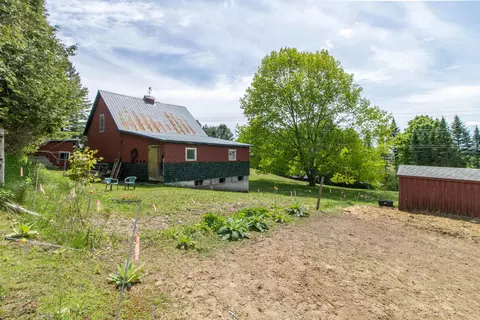 Exterior - 736 Pleasant St, Newport, VT 05855 photo 13 of 17