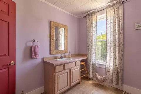 Bath - 736 Pleasant St, Newport, VT 05855 photo 5 of 5