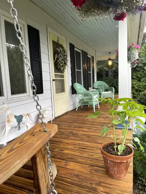 Exterior - 736 Pleasant St, Newport, VT 05855 photo 15 of 17