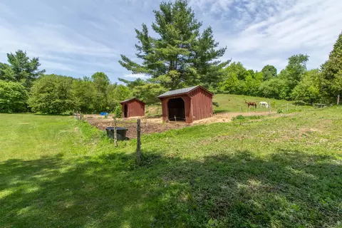 Exterior - 736 Pleasant St, Newport, VT 05855 photo 10 of 17