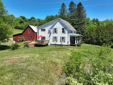 Exterior - 736 Pleasant St, Newport, VT 05855 photo 2 of 17