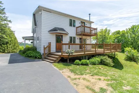 Exterior - 736 Pleasant St, Newport, VT 05855 photo 17 of 17