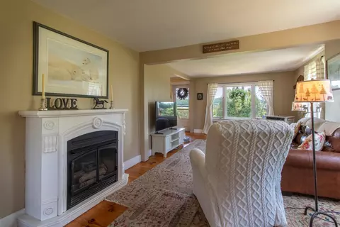 Living - 736 Pleasant St, Newport, VT 05855 photo 2 of 5