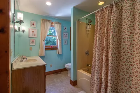 Bath - 736 Pleasant St, Newport, VT 05855 photo 2 of 5