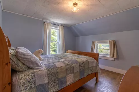 Bedroom - 736 Pleasant St, Newport, VT 05855 photo 6 of 6
