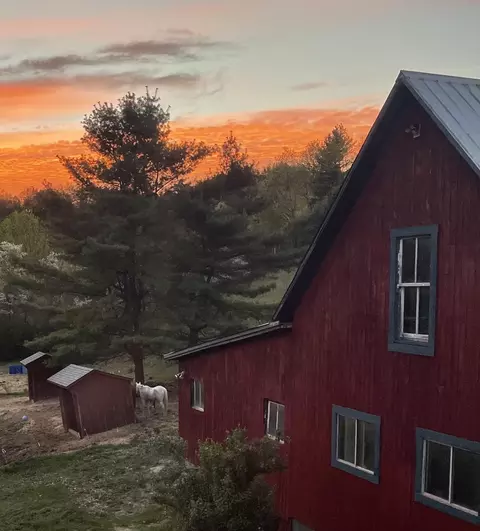 Exterior - 736 Pleasant St, Newport, VT 05855 photo 5 of 17