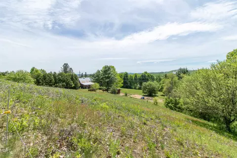 Exterior - 736 Pleasant St, Newport, VT 05855 photo 12 of 17