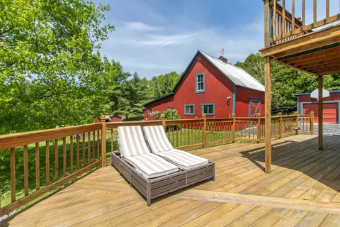 Exterior - 736 Pleasant St, Newport, VT 05855 photo 6 of 17