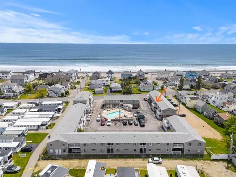 68 Kings Hwy #4, Hampton, NH 03842