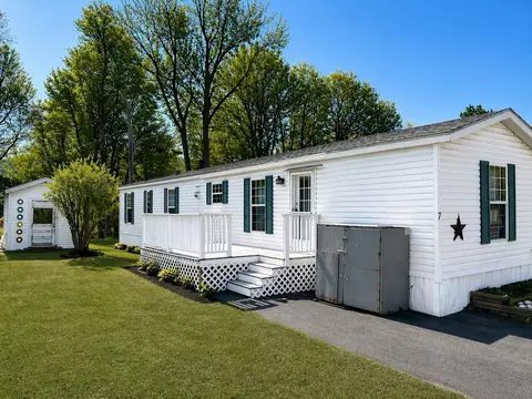 7 Dublin St, Gorham, NH 03581