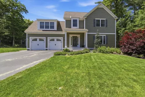 18 Hawthorne Dr, Auburn, NH 03032