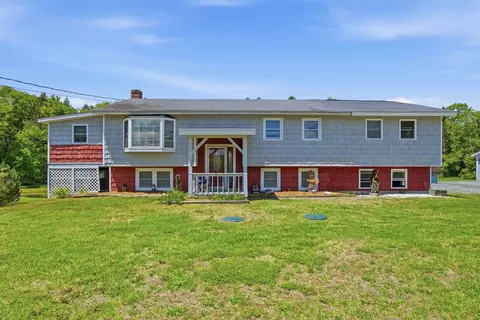 219 Longmoore Dr, Ryegate, VT 05042