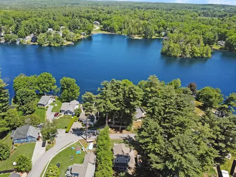 40 Grove Ave, Salem, NH 03079