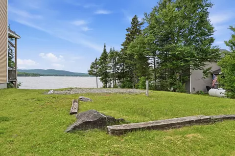 221 Beach Rd, Pittsburg, NH 03592