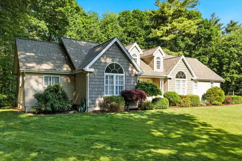 9 Danforth Dr, Bedford, NH 03110