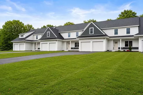 71 Driftwood Cir #27, Sandown, NH 03873