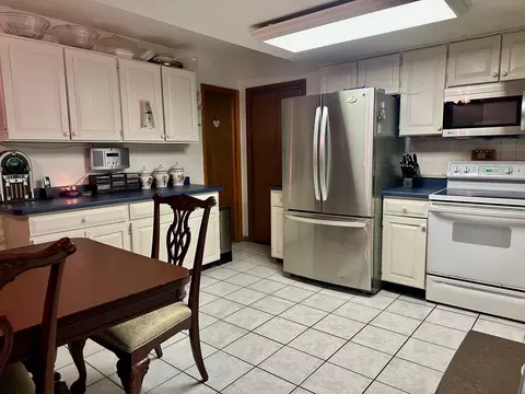 Kitchen - 22 Lawrence Hts, Jericho, VT 05465 photo 2 of 2